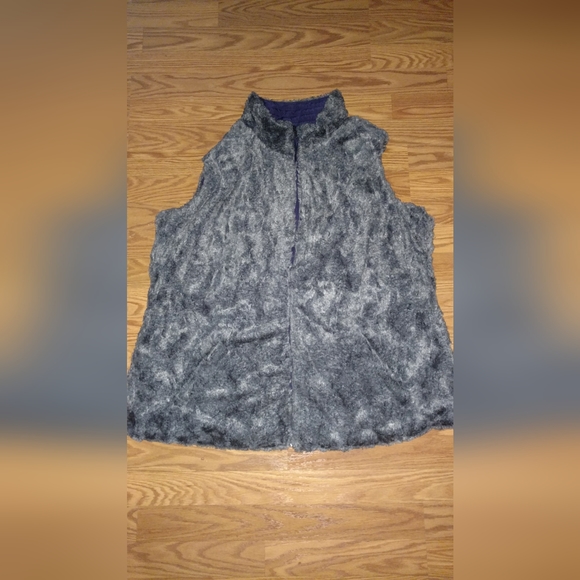 Weatherproof Reversible Vest - Picture 3 of 7